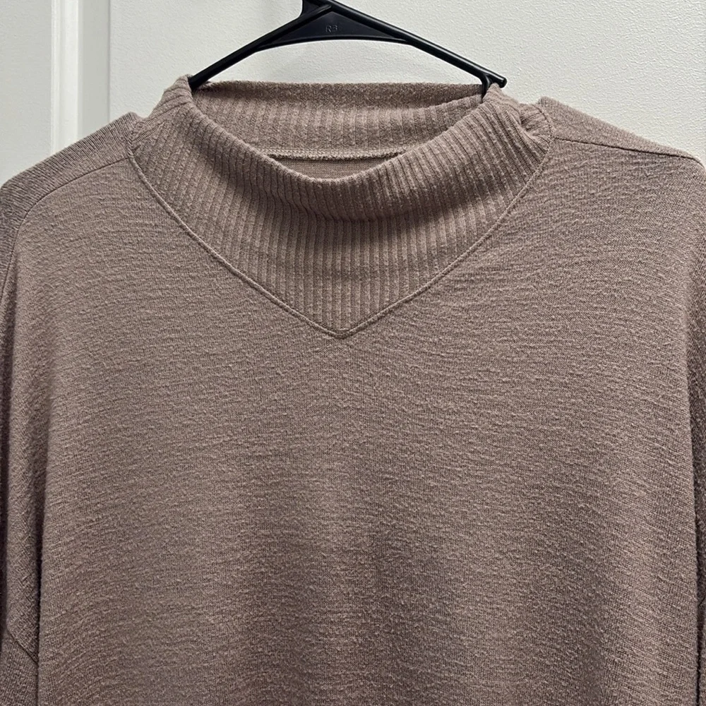 Abercrombie & Fitch Brown Long Sweater Size Large